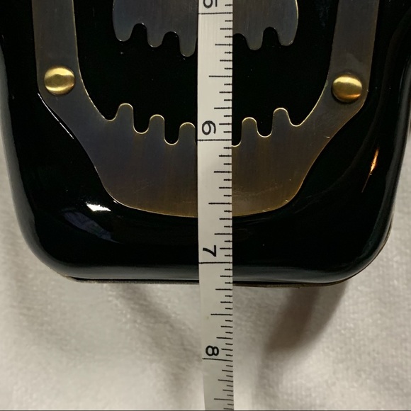 Skull Clutch with Chain - Picture 4 of 8